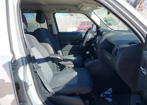 2010 Jeep Patriot Sport из США, поврежденный, VIN 1J4NT1GA4AD638192